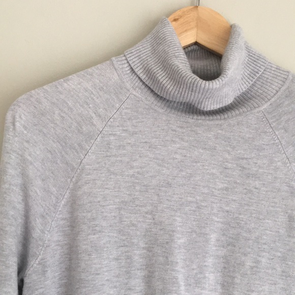 White House Black Market | Split turtleneck Med - Picture 4 of 4